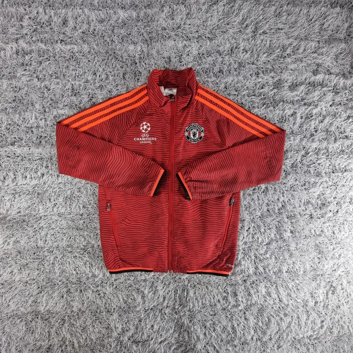 マンチェスターユナイテッド　ウーブンスーツ adidas マンチェスター・ユナイテッドトラックスーツ